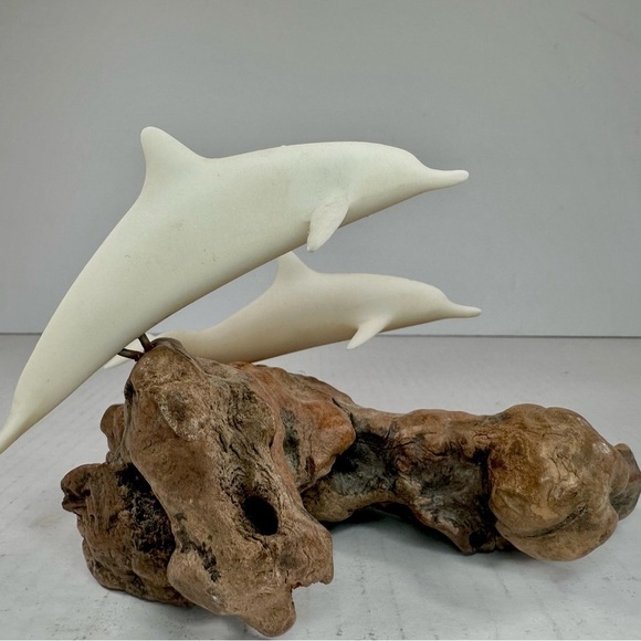 VINTAGE John Perry Dolphin Sculpture with white durable resin on burl wood base. - Picture 4 of 11
